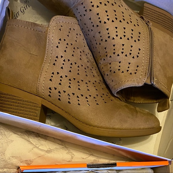 booties - Picture 1 of 1